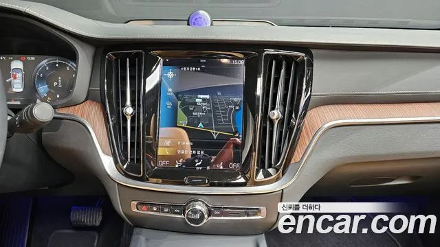 Volvo S60 2022 — фото 19