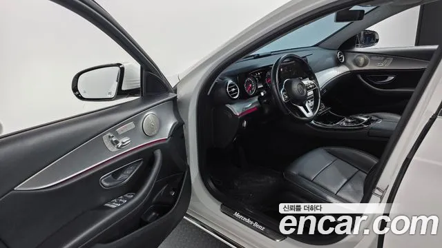 Mercedes-Benz E-Class 2019 — фото 12