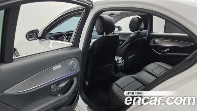 Mercedes-Benz E-Class 2019 — фото 17