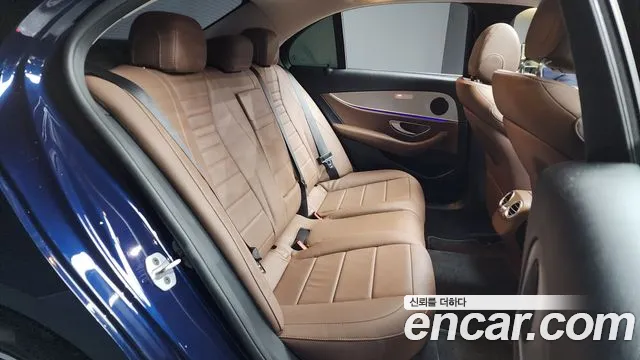 Mercedes-Benz E-Class 2019 — фото 12