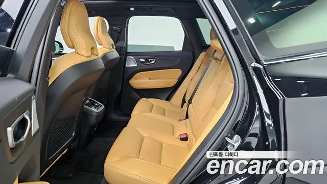 Volvo XC60 2024 — фото 12