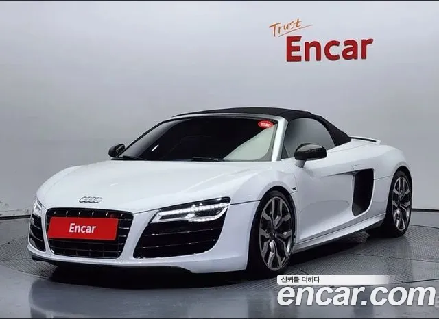 Audi R8 2011 — фото 1