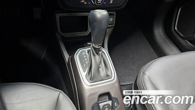 Jeep Renegade 2021 — фото 9