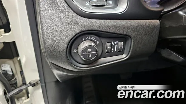 Jeep Renegade 2021 — фото 17