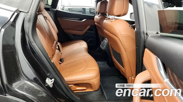 Maserati Levante 2019 — фото 12