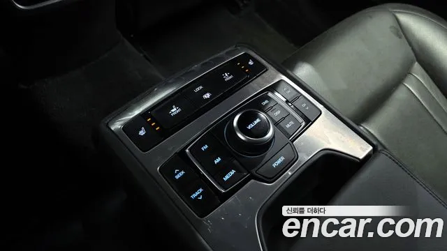 Hyundai Genesis 2016 — фото 19