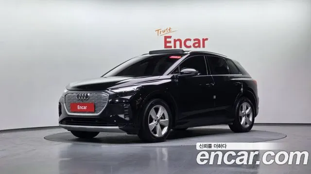 Audi Q4 e-tron 2022 — фото 1