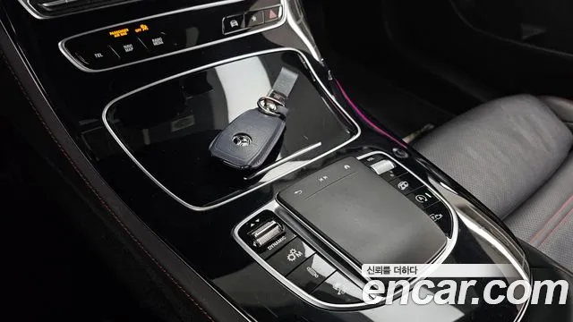 Mercedes-Benz E-Class 2021 — фото 19