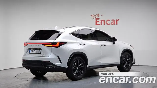 Lexus NX 2025 — фото 1