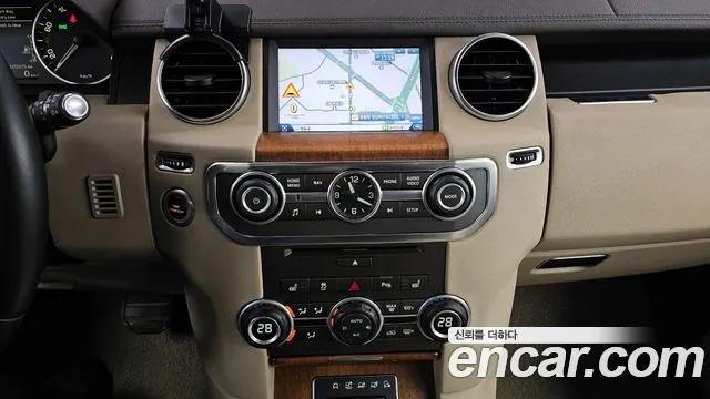 Land Rover Discovery 2016 — фото 14