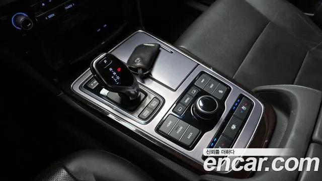 Hyundai Equus 2015 — фото 9