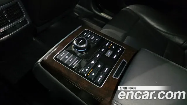 Hyundai Equus 2015 — фото 18