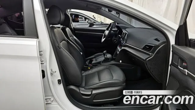 Hyundai AVANTE 2020 — фото 11