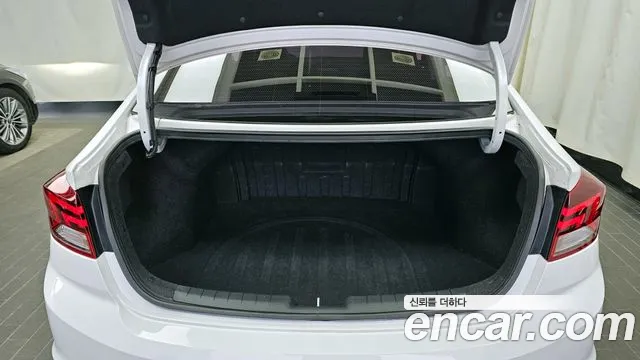 Hyundai AVANTE 2020 — фото 20