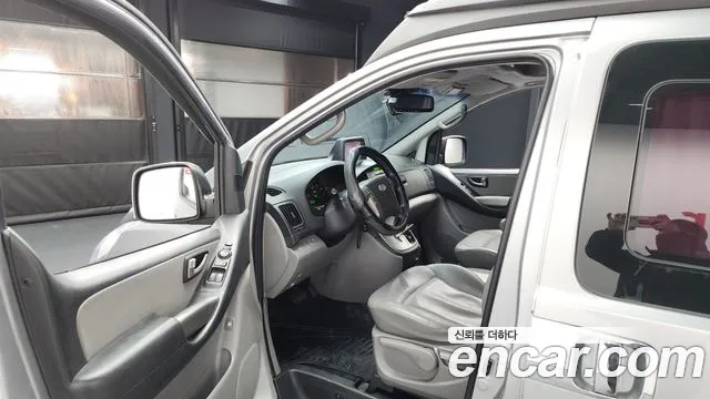 Hyundai Starex 2015 — фото 10