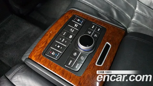 Hyundai Equus 2012 — фото 18