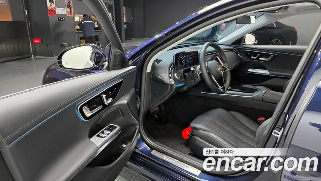 Mercedes-Benz E-Class 2025 — фото 11