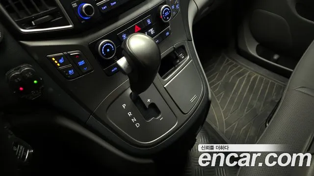 Hyundai Starex 2019 — фото 9