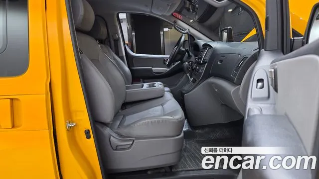 Hyundai Starex 2019 — фото 11