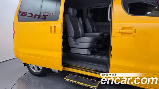 Hyundai Starex 2019 — фото 12