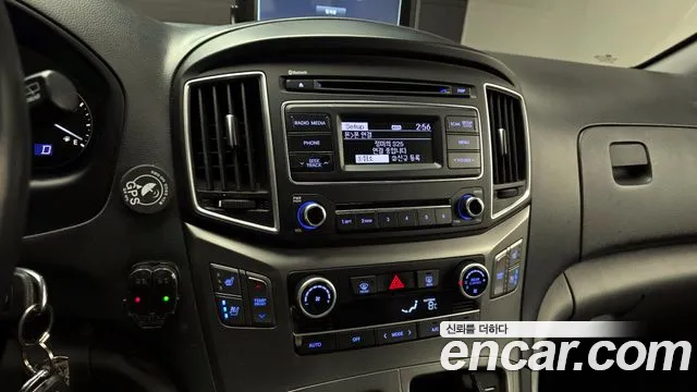 Hyundai Starex 2019 — фото 16