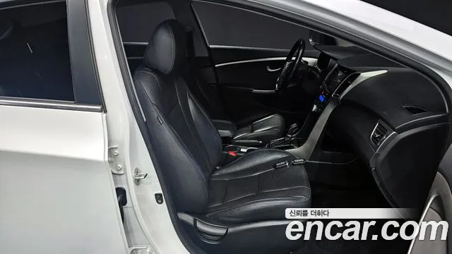 Hyundai i30 2015 — фото 10