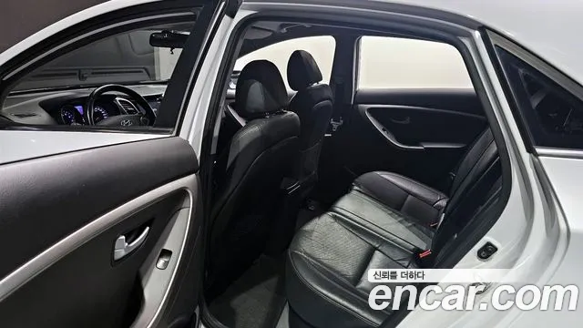 Hyundai i30 2015 — фото 12