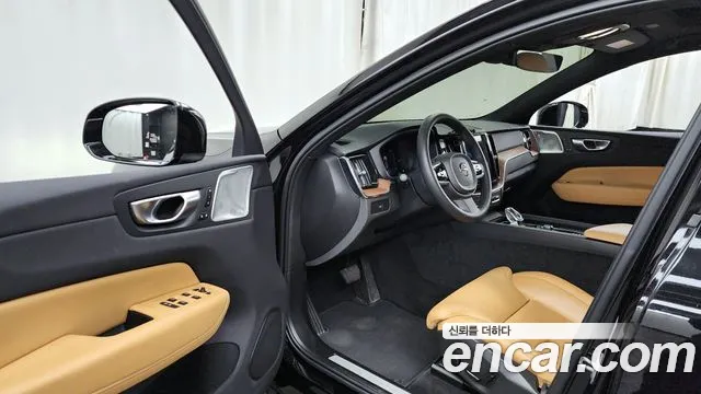 Volvo XC60 2024 — фото 10