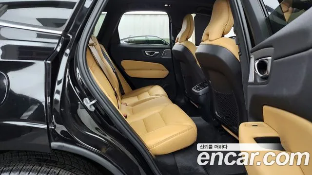 Volvo XC60 2024 — фото 12
