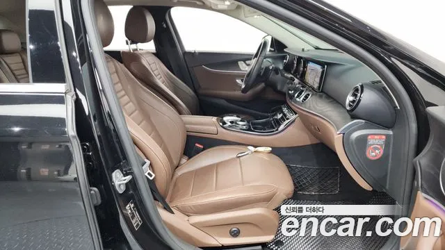 Mercedes-Benz E-Class 2017 — фото 11