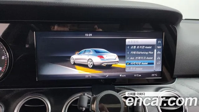 Mercedes-Benz E-Class 2017 — фото 16