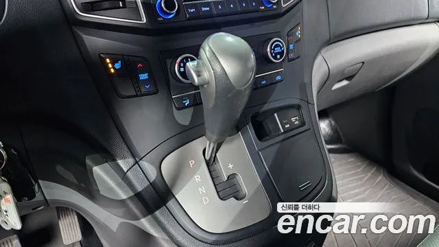 Hyundai Starex 2016 — фото 9