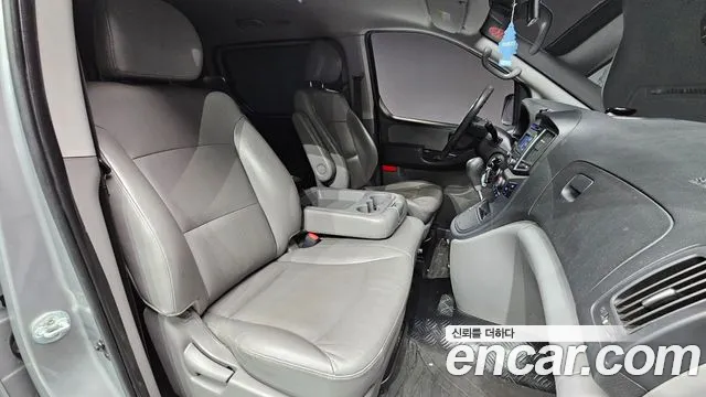 Hyundai Starex 2016 — фото 10