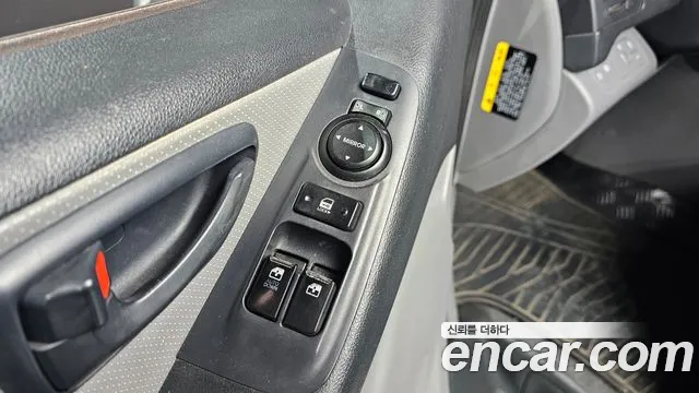 Hyundai Starex 2016 — фото 12
