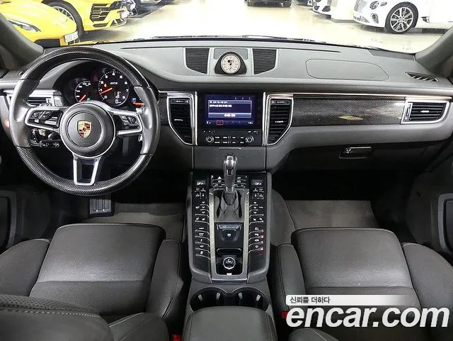 Porsche Macan 2018 — фото 11