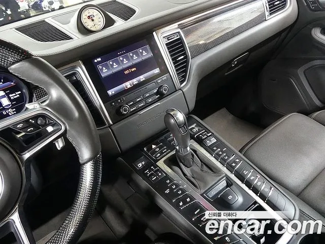 Porsche Macan 2018 — фото 12