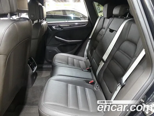 Porsche Macan 2018 — фото 18