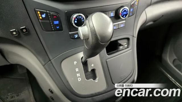 Hyundai Starex 2017 — фото 9