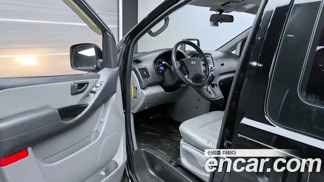 Hyundai Starex 2017 — фото 10