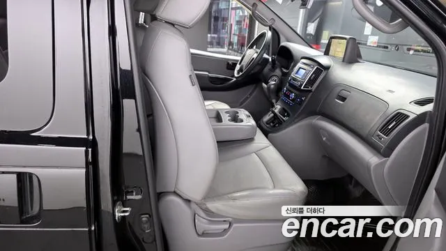 Hyundai Starex 2017 — фото 12