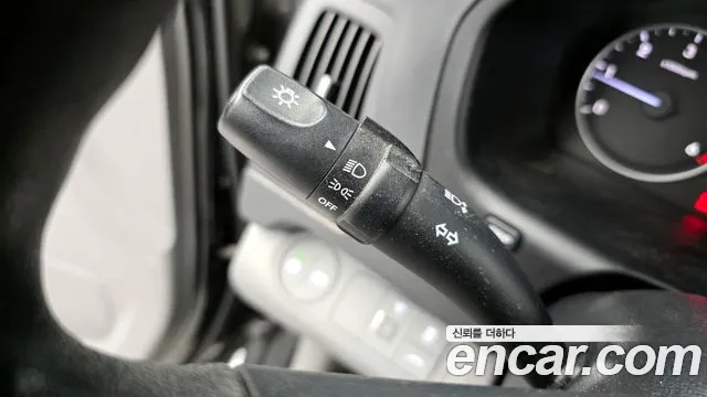 Hyundai Starex 2017 — фото 16