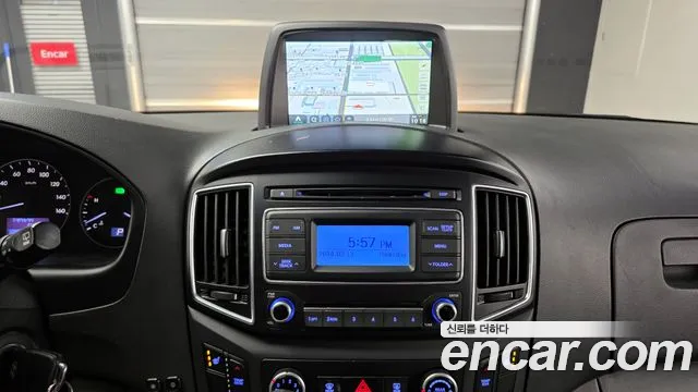 Hyundai Starex 2017 — фото 18