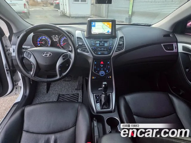 Hyundai AVANTE 2014 — фото 10