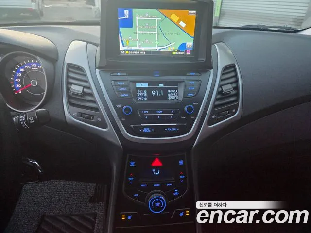 Hyundai AVANTE 2014 — фото 14