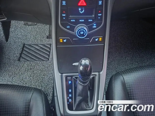 Hyundai AVANTE 2014 — фото 15