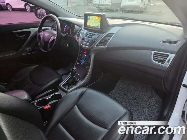 Hyundai AVANTE 2014 — фото 17