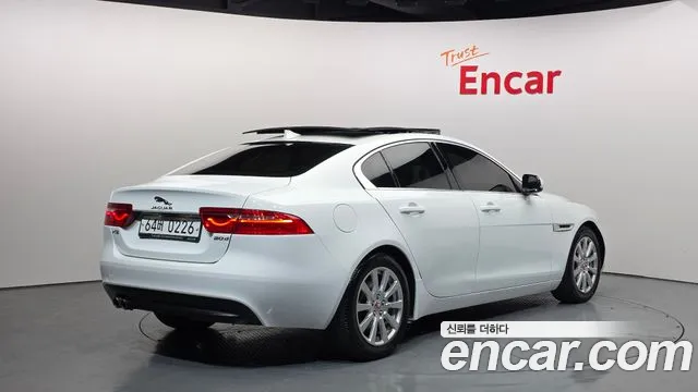 Jaguar XE 2016 — фото 2