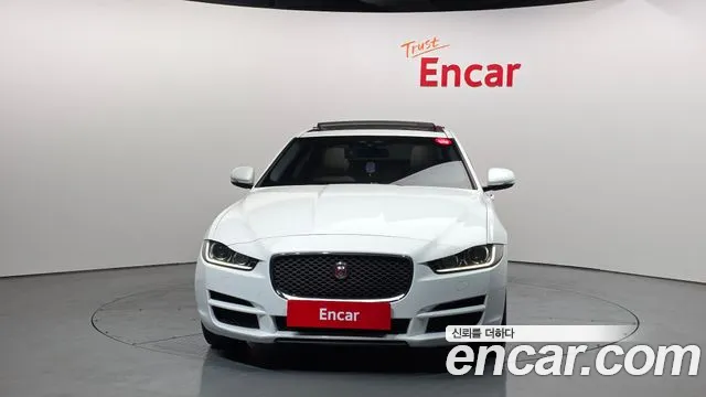 Jaguar XE 2016 — фото 3