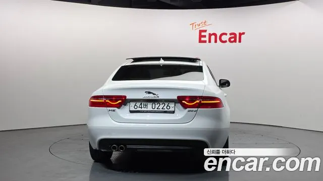 Jaguar XE 2016 — фото 4