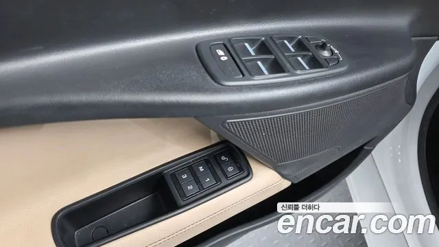 Jaguar XE 2016 — фото 13